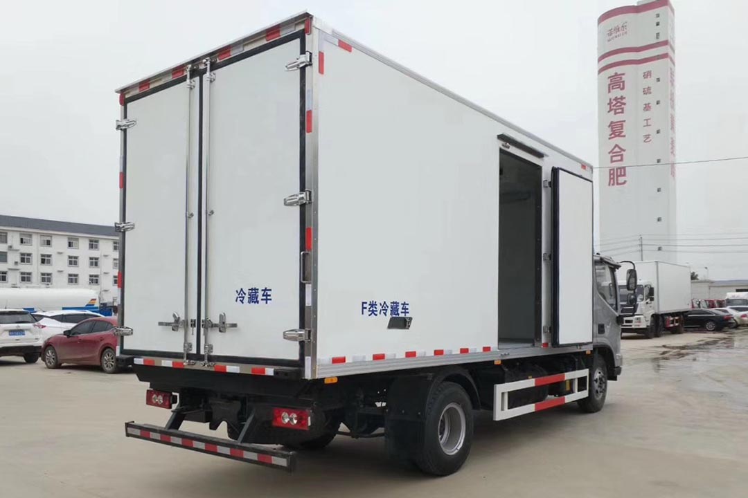 福田欧马可5.1米黄牌冷藏车