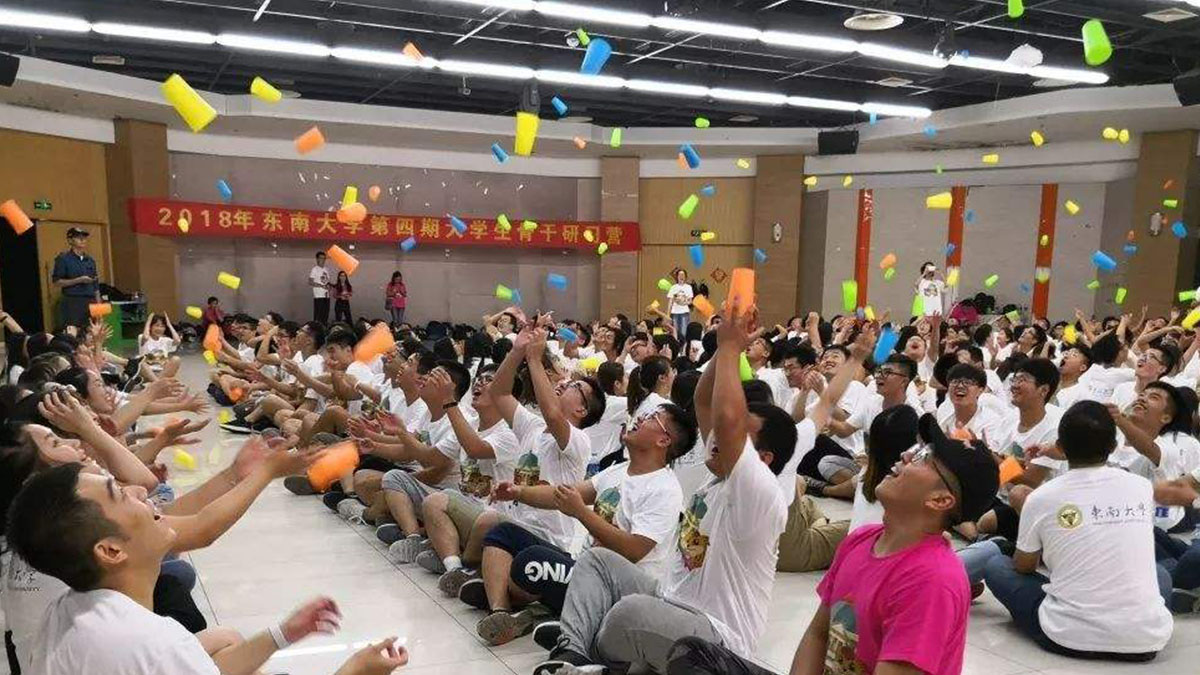杯子舞大型团队协同类文艺年会