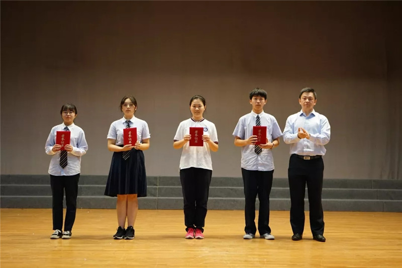 季雨心,曹懿阳,陈思羽,徐宇,邓芯杰五连优秀学员 马彦申 董润涵 方