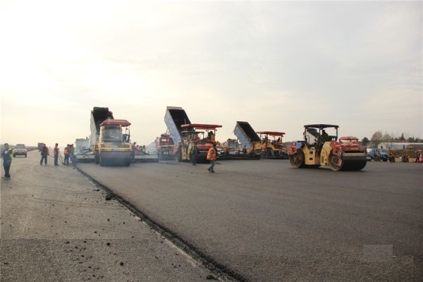 首都机场西跑道改性沥青混凝土施工技术及质量控制