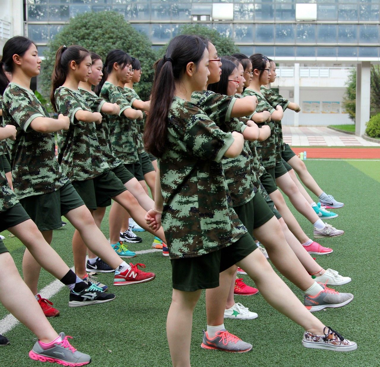 峥嵘八月,青春同行——记雨中国高2016级高一军训活动