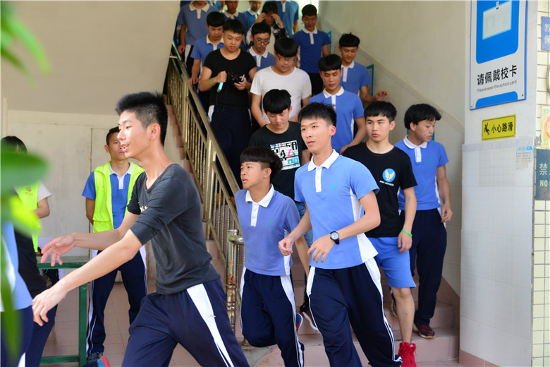 深圳市携创技工学校组织学生开展消防疏散演练活动