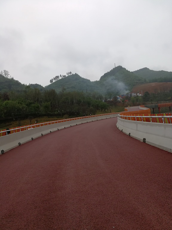 贵州遵义白鹭湖湿地公园彩色沥青路面项目顺利施工