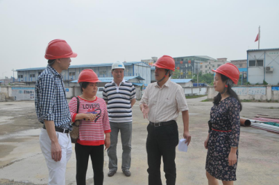 区卫计局领导到我院易地重建工程项目现场调研