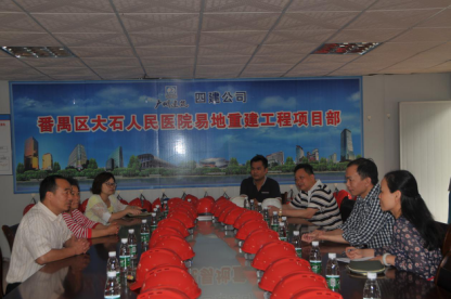 区卫计局领导到我院易地重建工程项目现场调研