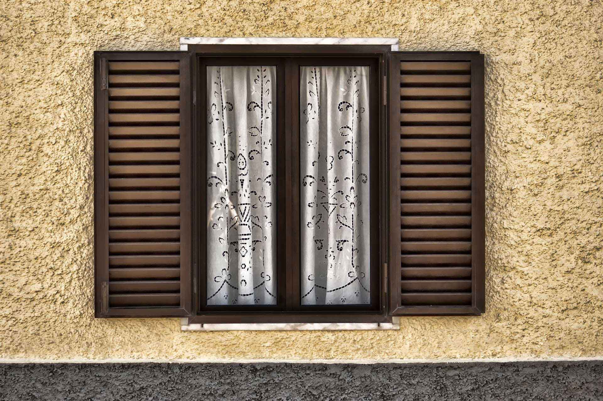 window-1283889_1920.jpg