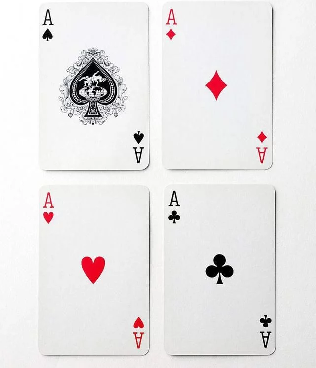 在扑克牌中,黑桃a相比其它花色,为什么画的都要大?