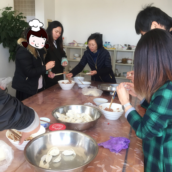澳都员工一起动手包饺子,过冬至!