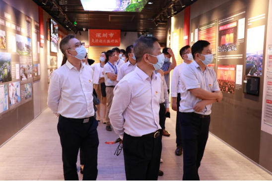在物价改革板块,彭鸿林书记即兴讲授火柴盒的涨价故事.