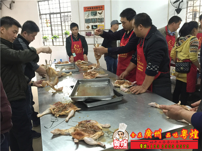 脆皮烧鸡培训 农庄烧鸡的做法 广东烤鸡培训 栋企烧鸡培训