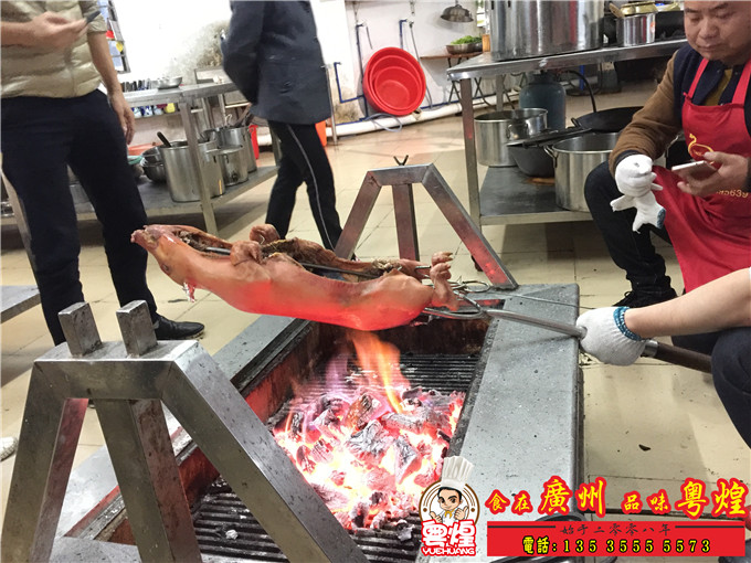 化皮烧乳猪的做法 港式烧腊培训 麻皮烤猪培训