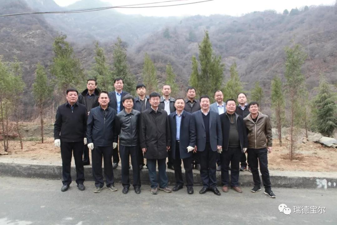 鄠邑区委书记范九利带头为秦岭增绿, 深入瑞德宝尔参加"创建绿色矿山"