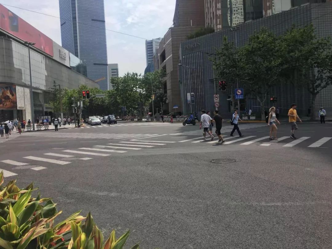 Diagonal pedestrian crossing. Crossroads with a pedestrian crossing diagonally Diagonal pedestrian crossing. Crossroads with a pedestrian crossing diagonally