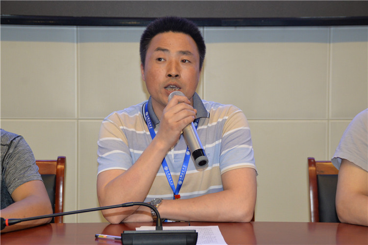 教育处主任薛秦讲话学生代表发言校长李望雄颁奖教务处主任曾年冬颁奖