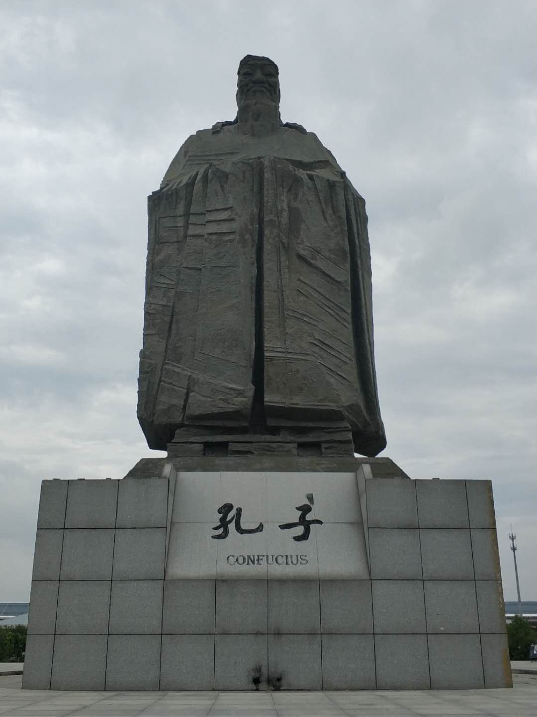 曲阜车站广场孔子雕像