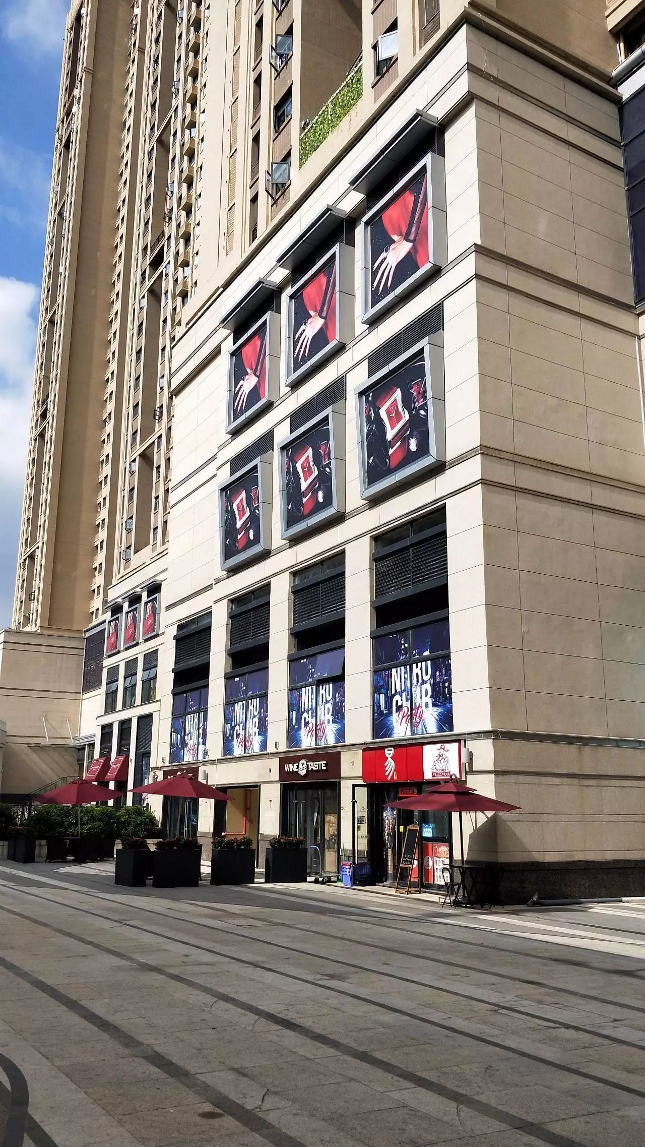 深圳北站 龙华at mall购物中心 地铁口街铺出售!