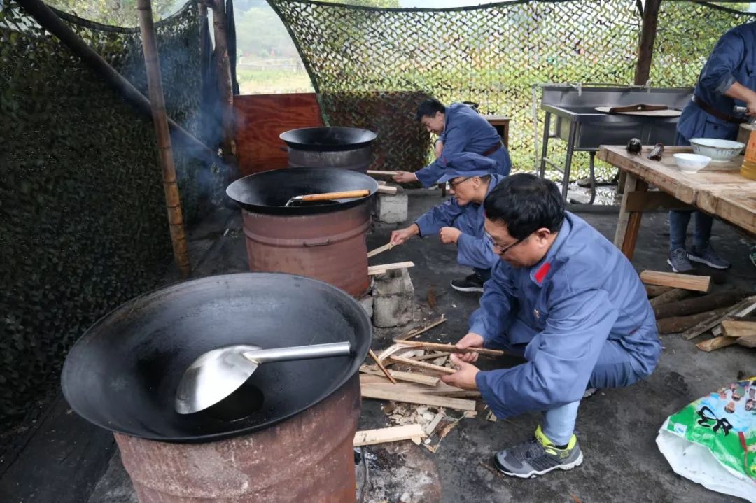 生火做饭,忆苦思甜