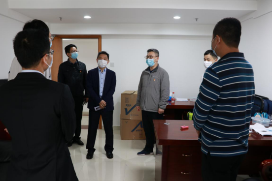 彭鸿林同志走访慰问宝龙街道防疫指导 服务组并赴基层单位走访调研
