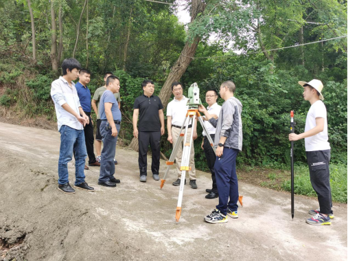 公司总经理陪同川局刘副局长一行 到阆中测区慰问公司一线员工 公司总经理陪同川局刘副局长一行 到阆中测区慰问公司一线员工