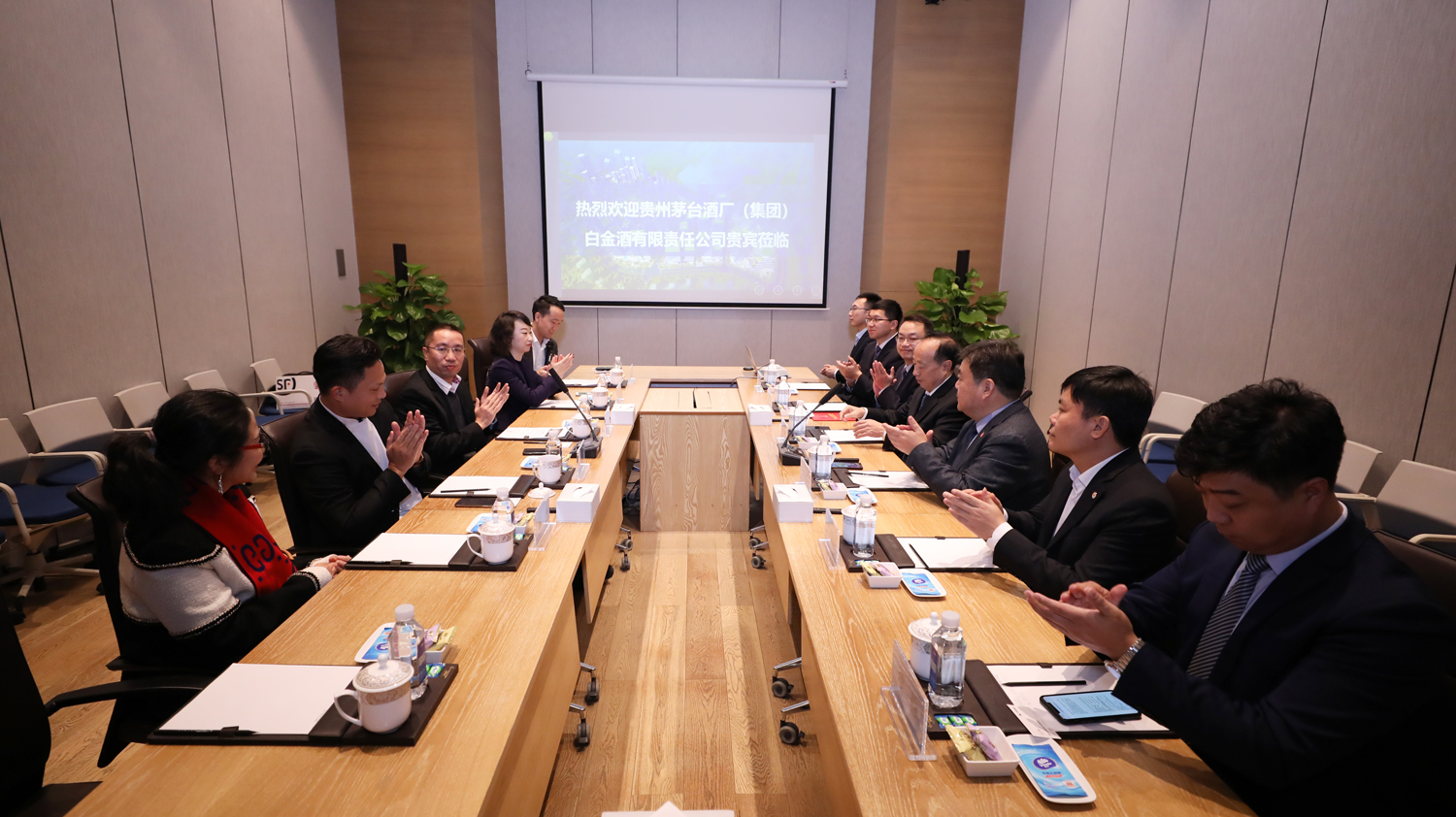 跨界整合 共謀發展丨白金酒公司參訪深圳天安駿業投資發展集團