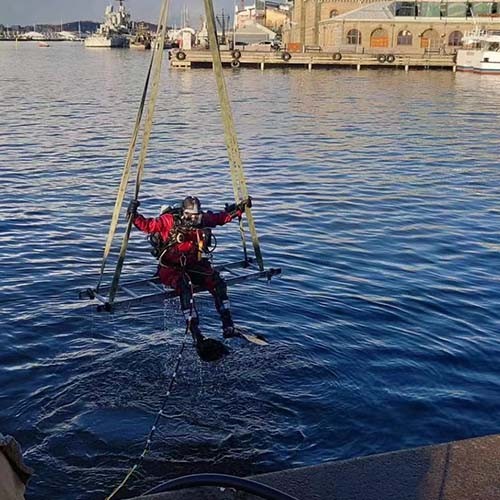 為瑞典客戶提供潛水員定位通信裝備培訓
