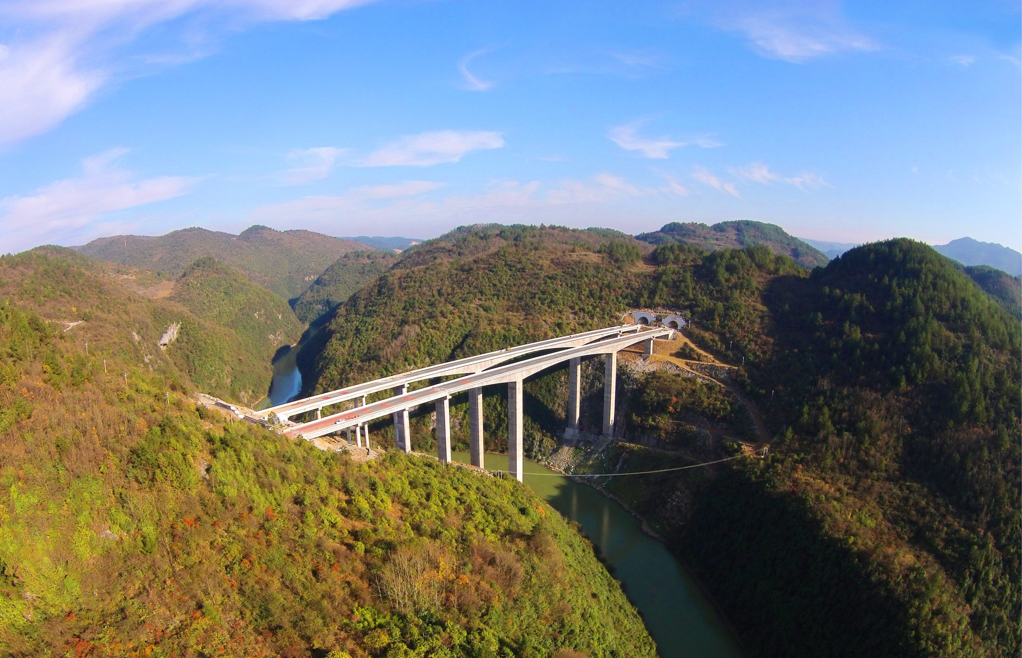 利川至萬州高速公路湖北段路面工程施工LWLM-1標段