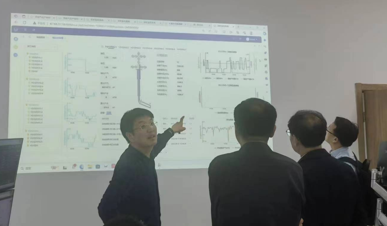 中國石油勘探開發研究院黨委書記朱慶忠一行蒞臨萬普隆考察指導