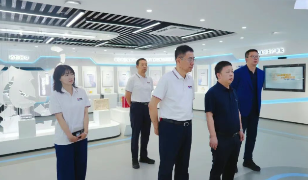 汉中经济技术开发区党工委副书记、管委会主任王学忠一行莅临卡卡湾厅股份考察座谈