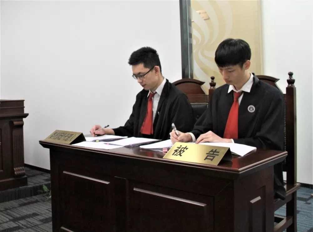 雄远动态| 模拟案件审理 感受法庭风采