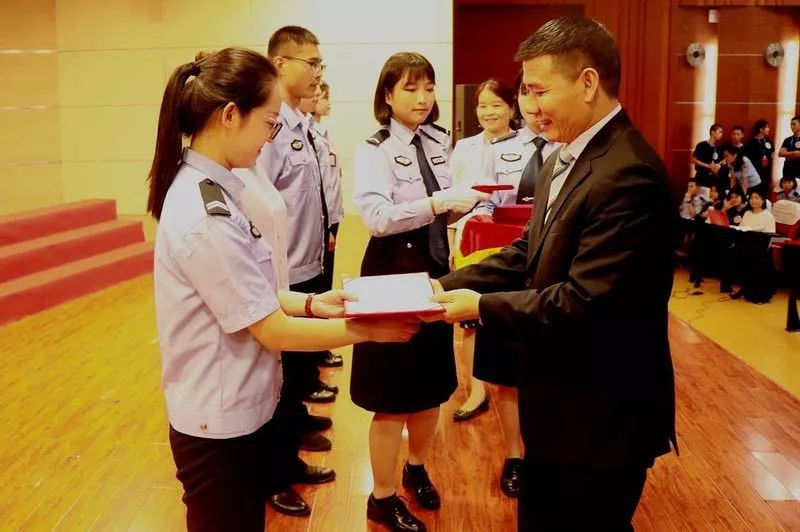 雄远党建|雄远所党支部书记叶秀雄律师受邀担任广东警官学院“不忘初心、牢记使命”主题演讲大赛评委和颁奖嘉宾 雄远党建|雄远所党支部书记叶秀雄律师受邀担任广东警官学院“不忘初心、牢记使命”主题演讲大赛评委和颁奖嘉宾