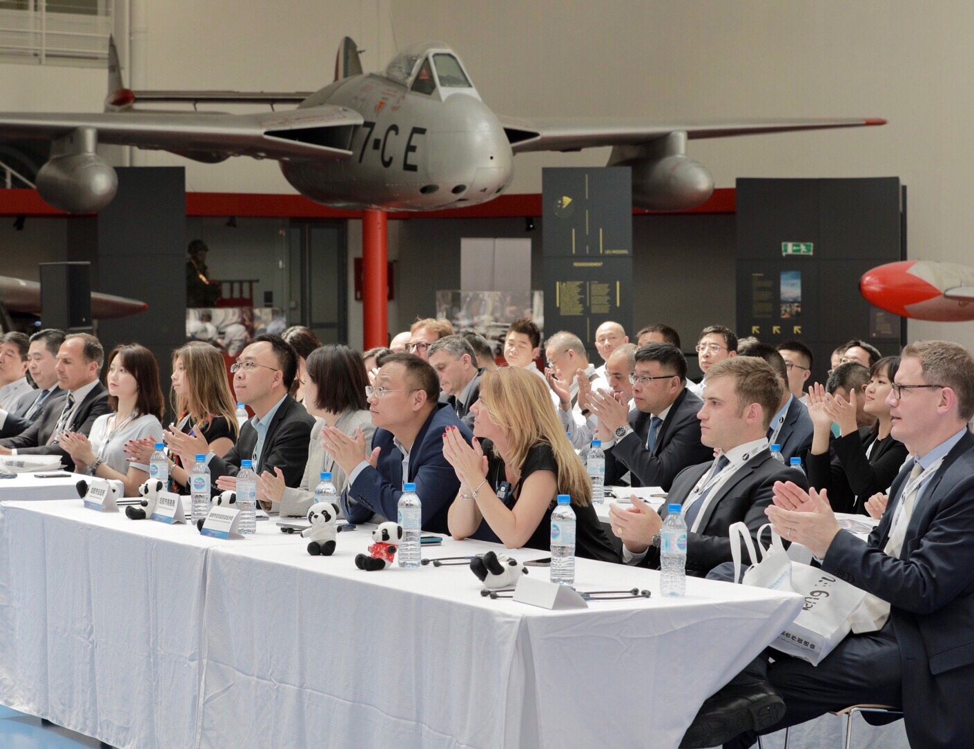 成都代表团赴法参加第53届巴黎航天航空展览会
