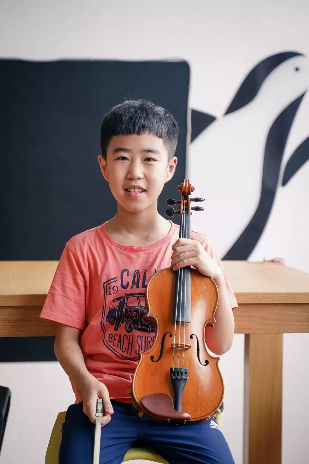 首席猫学琴成长故事:音乐和猫,他的生活温度 首席猫学琴成长故事:音乐和猫,他的生活温度