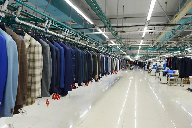 機(jī)器人大軍進(jìn)駐 服裝行業(yè)自動(dòng)化何去何從