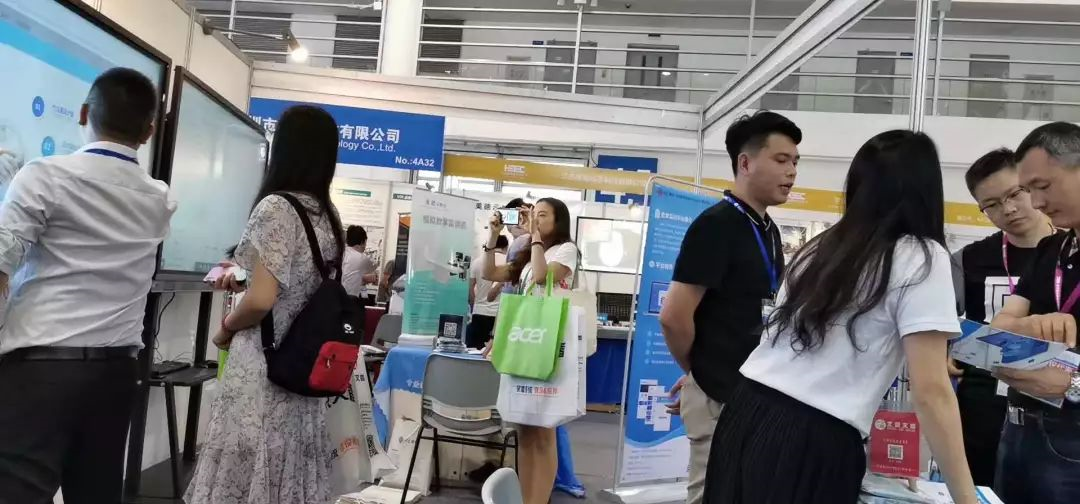 时汇信息蜜蜂三大平台亮相中国高等教育博览会（2019·春）