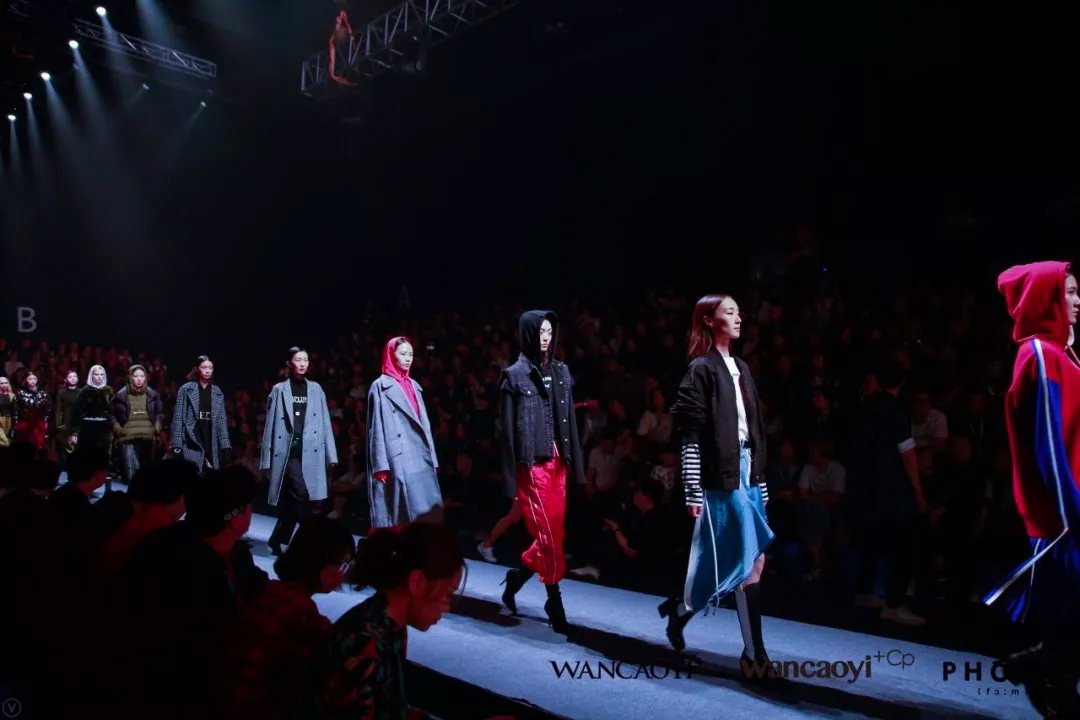 RUNWAY | PHÓRM 18FW 从钢筋混凝土中走来 RUNWAY | PHÓRM 18FW 从钢筋混凝土中走来