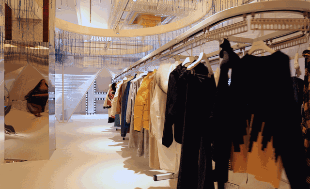 RUNWAY | PHÓRM 18FW 从钢筋混凝土中走来 RUNWAY | PHÓRM 18FW 从钢筋混凝土中走来