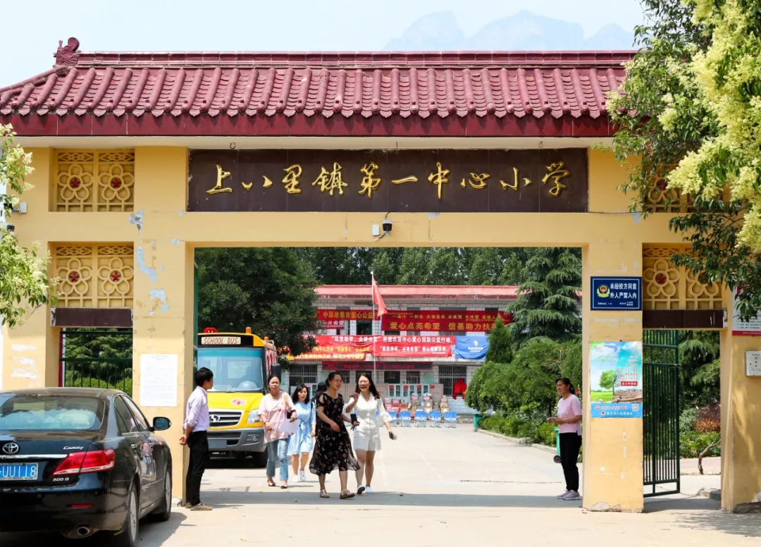 如今加色地板大量充斥市场,这是中国地板行业不健康的原因 如今加色地板大量充斥市场,这是中国地板行业不健康的原因