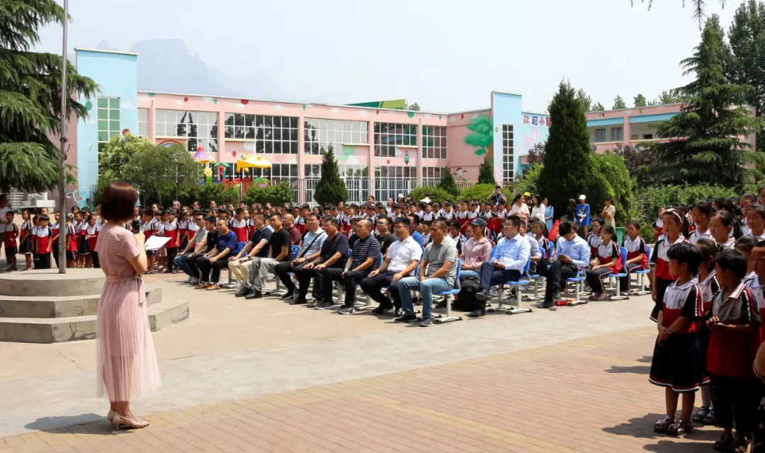 如今加色地板大量充斥市场,这是中国地板行业不健康的原因 如今加色地板大量充斥市场,这是中国地板行业不健康的原因