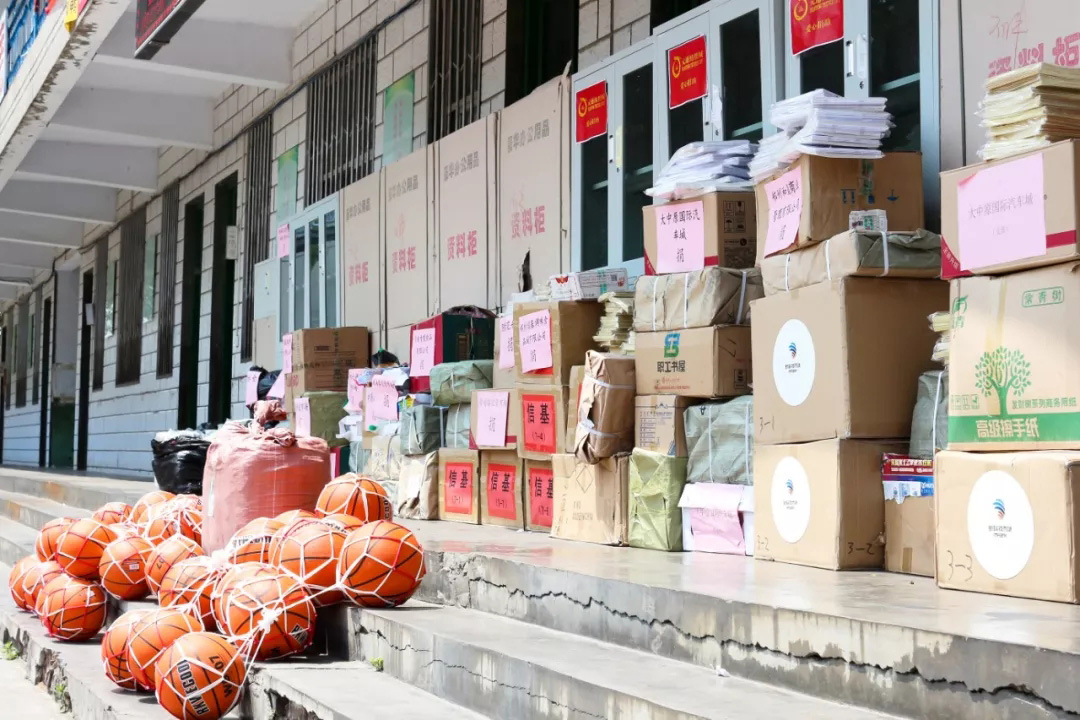 如今加色地板大量充斥市场,这是中国地板行业不健康的原因 如今加色地板大量充斥市场,这是中国地板行业不健康的原因