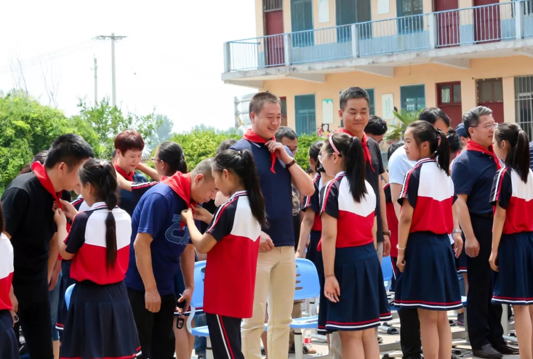 如今加色地板大量充斥市场,这是中国地板行业不健康的原因 如今加色地板大量充斥市场,这是中国地板行业不健康的原因