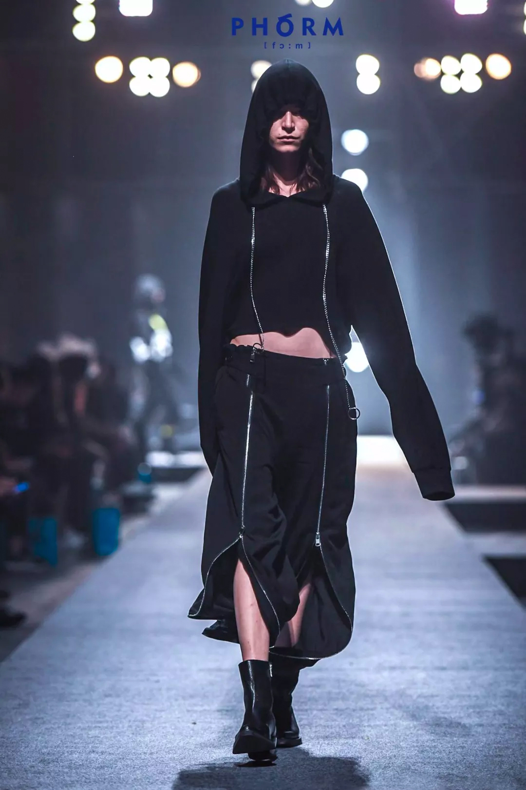 RUNWAY | PHÓRM 18FW 从钢筋混凝土中走来 RUNWAY | PHÓRM 18FW 从钢筋混凝土中走来