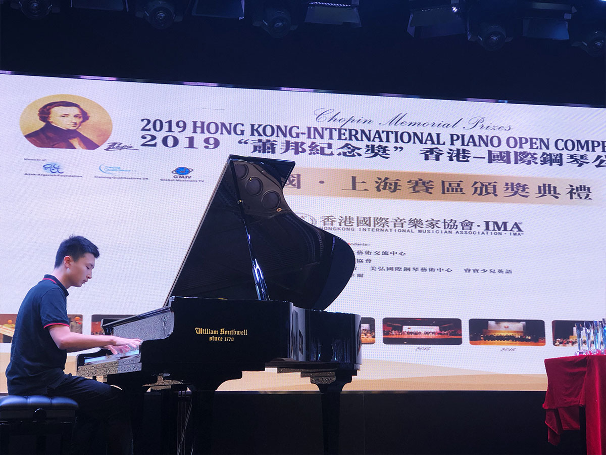 英国威廉索斯韦尔钢琴助阵2019年“肖邦纪念赛”颁奖典礼