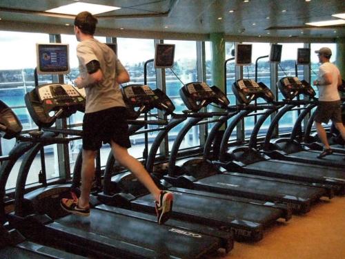去健身房不知道怎么做，健身房跑步机怎么用？