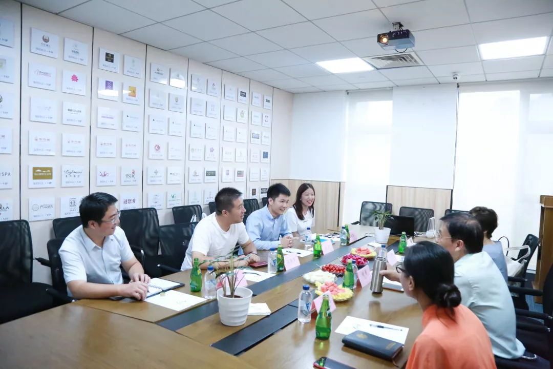 热烈欢迎上海交通大学国家健康产业研究院院长鲍勇一行莅临葆蒂兰国际集团参观指导！