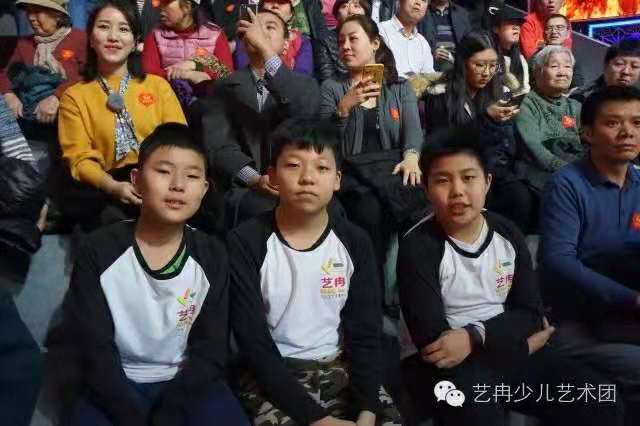 学员参加中央电视台《综艺盛典》 学员参加中央电视台《综艺盛典》