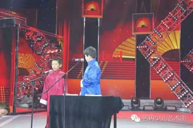 学员参加中央电视台《综艺盛典》 学员参加中央电视台《综艺盛典》