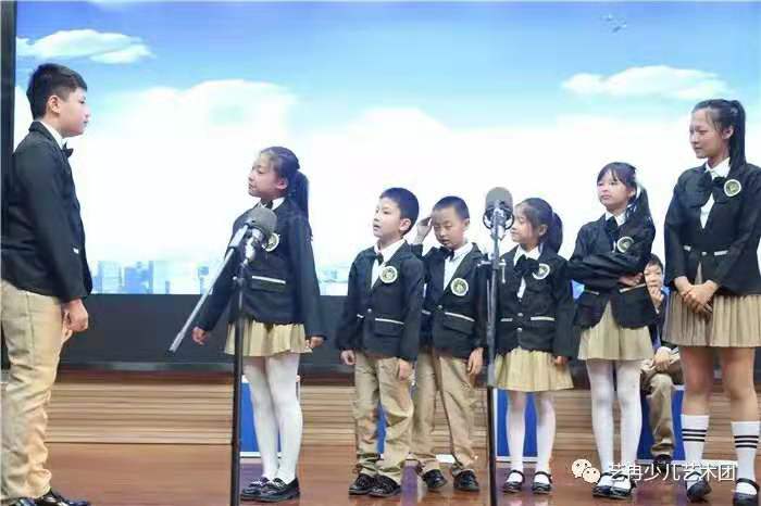 艺冉中心走进进北京市盲人学校,与盲校孩子共庆六一! 艺冉中心走进进北京市盲人学校,与盲校孩子共庆六一!