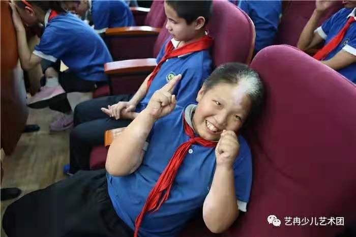 艺冉中心走进进北京市盲人学校,与盲校孩子共庆六一! 艺冉中心走进进北京市盲人学校,与盲校孩子共庆六一!