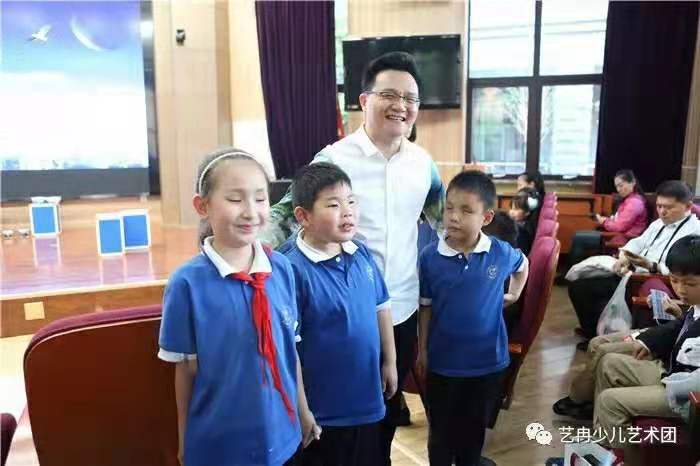 艺冉中心走进进北京市盲人学校,与盲校孩子共庆六一! 艺冉中心走进进北京市盲人学校,与盲校孩子共庆六一!