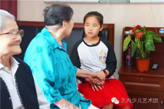 公益先行,艺冉中心、笑动百华剧场走进龙振养老院 公益先行,艺冉中心、笑动百华剧场走进龙振养老院